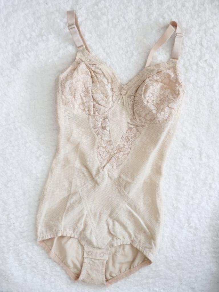 【送料込】Wacoal ワコール ボディスーツ 補正下着 C70M ベージュ ボディシェイパー 補正ブラ ランジェリー ガードル 6442160拍卖