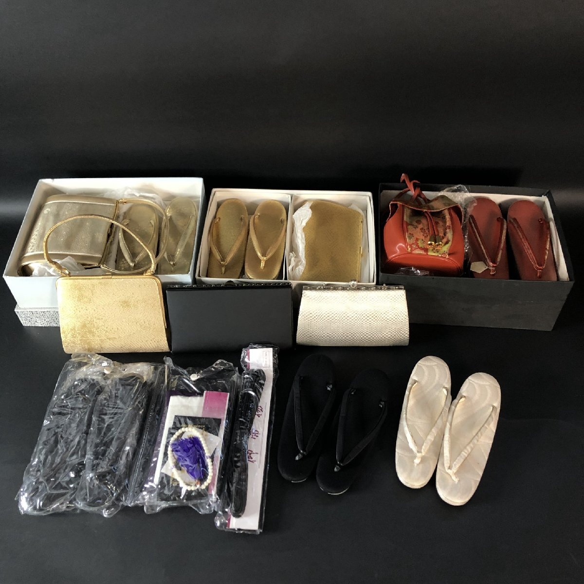 SW0129-19-3 和装小物 着物小物 まとめ 下駄 草履 鞄 ピンク ゴールド 黒 白 シルバー がま口 帯物 数珠 120サイズ拍卖