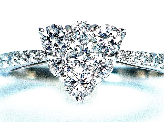 【宝石屋本舗】0.599ct(7石)D-SI2-Good 、脇石0.12ct 計0.719ct 天然ダイヤモンド PT900リング(GGSソーティング(検査証)付拍卖