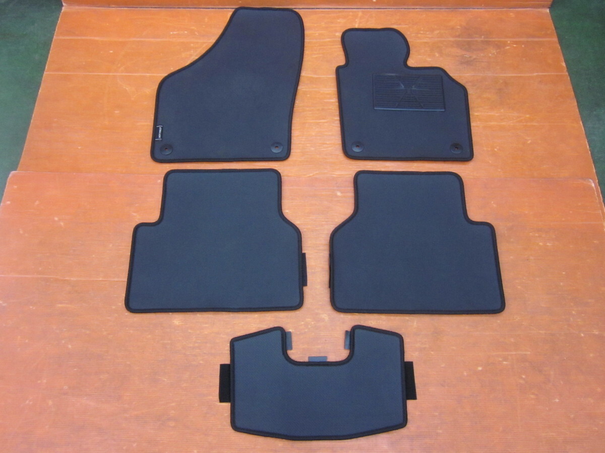 【T HOT FIELD VW ティグアン 5NC カーボン調リアルラバー フロアマット 2016年モデル対応 5点セット 中古品拍卖