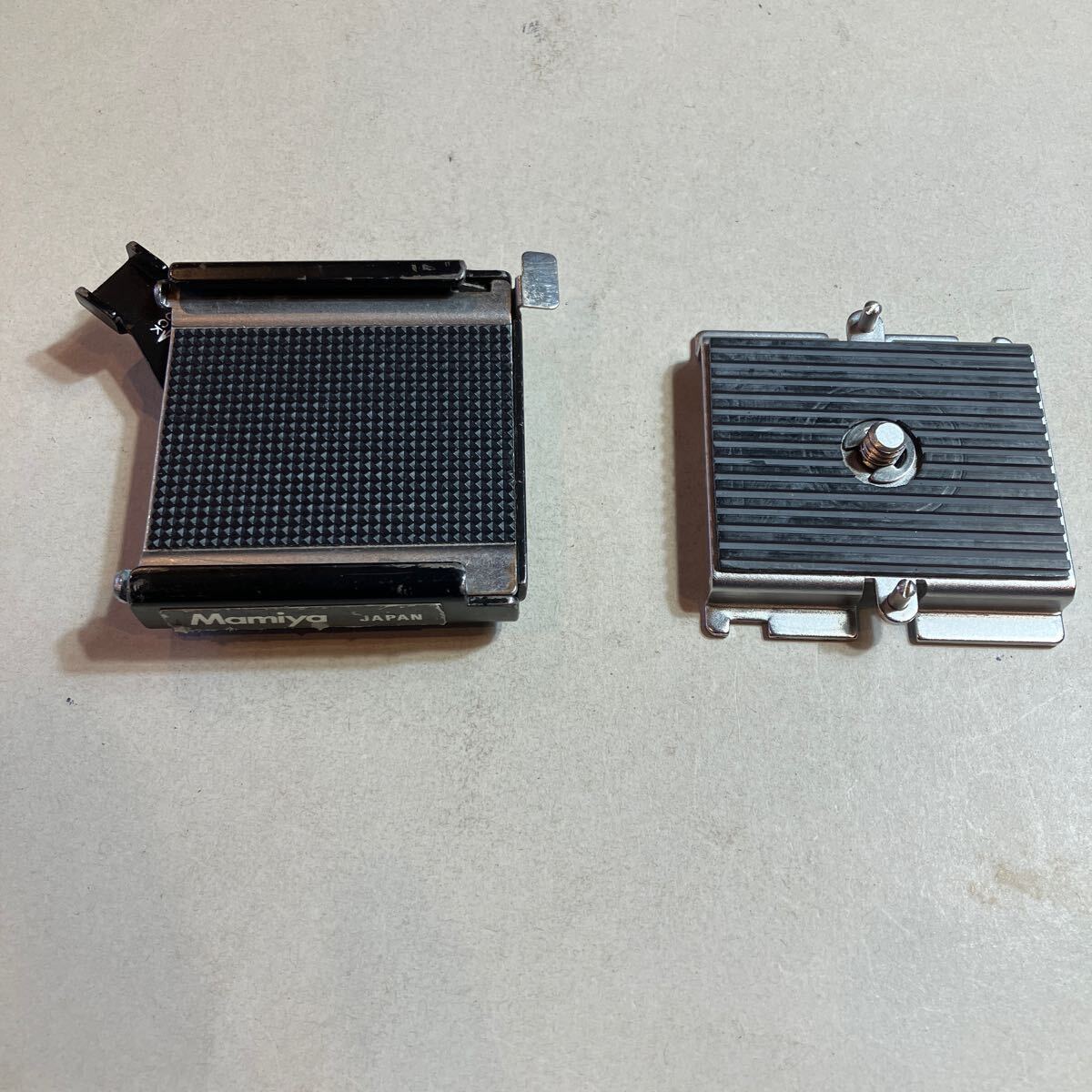 マミヤ クイックシュー 美品 三脚にクイックシューがないものにつけて使います。 拍卖