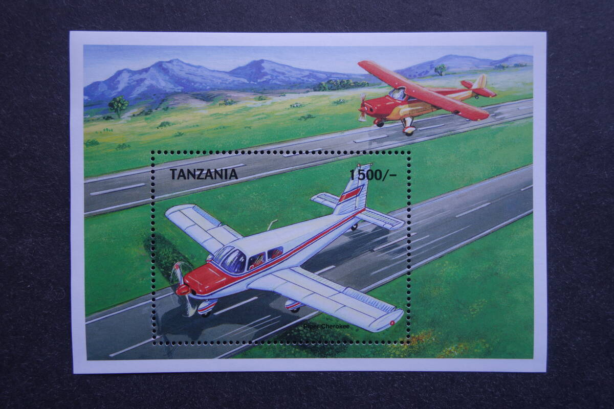 外国切手: タンザニア切手「飛行機」(パイパー チェロキー )小型シート 未使用拍卖