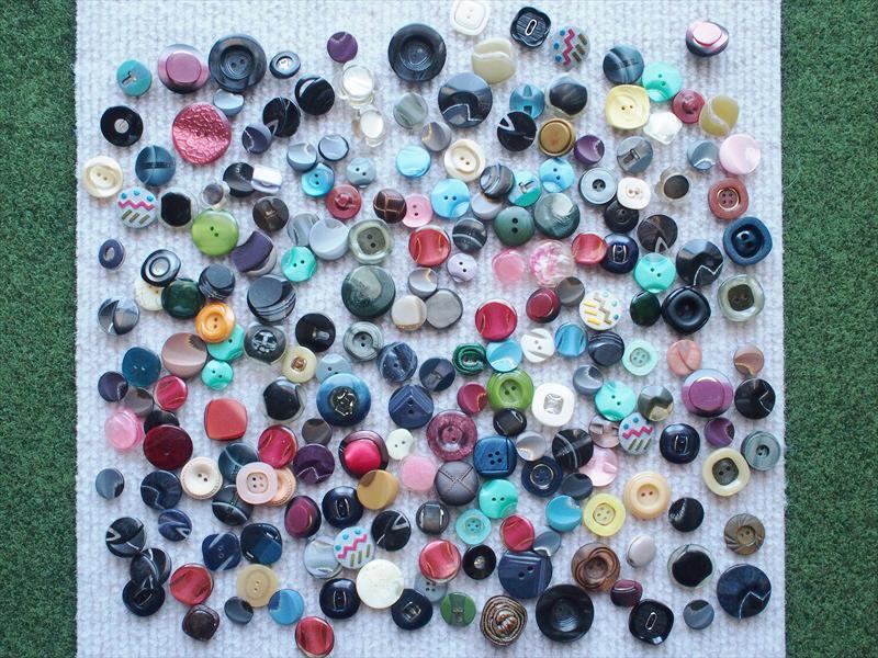 レトロ手芸雑貨*デッドストックボタン・お買い得になるかわからないけどΦ12㎜~25㎜ぐらいが210個拍卖
