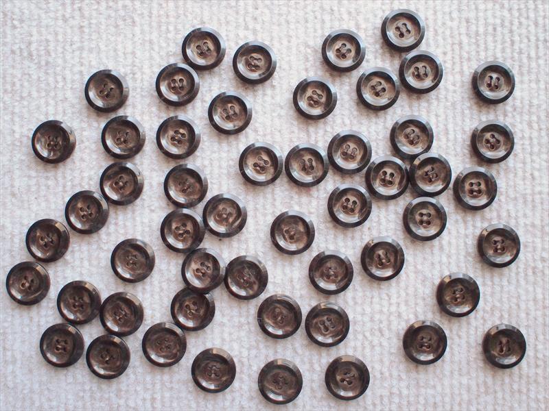 レトロビンテージ手芸雑貨・ボタン*少しきらっとする四つ穴・こげ茶・52個セット・V☆ハンドメイド装飾パーツ材料創作拍卖