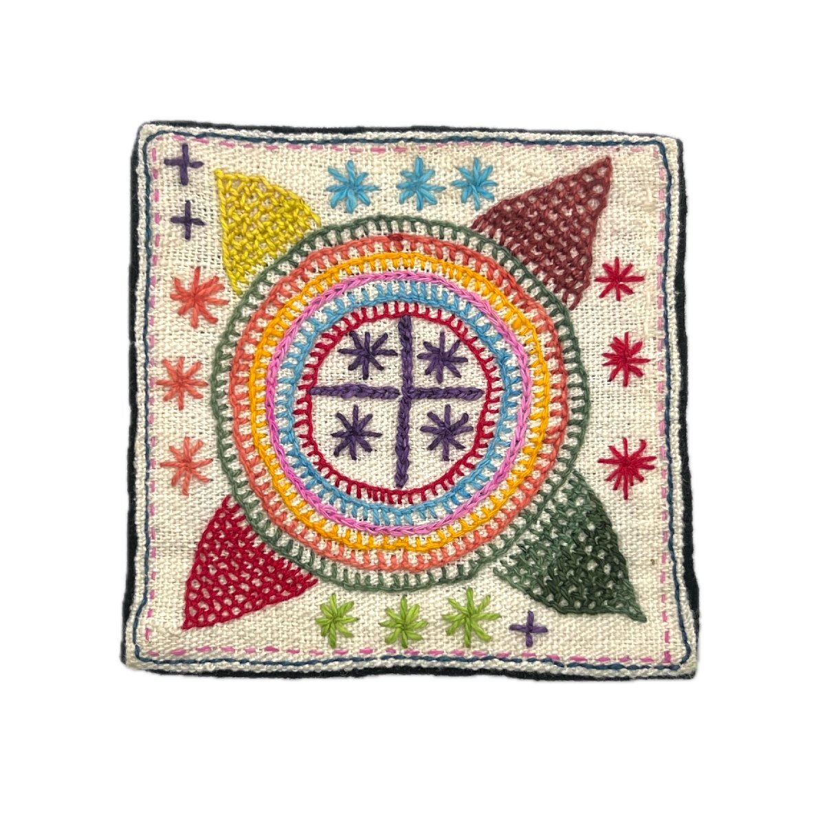 エスニックモチーフ刺繍 アジアン雑貨手芸材料 プリミティブアート ハンドメイドコースター ラオスレンテン族 幾何学模様 太陽拍卖