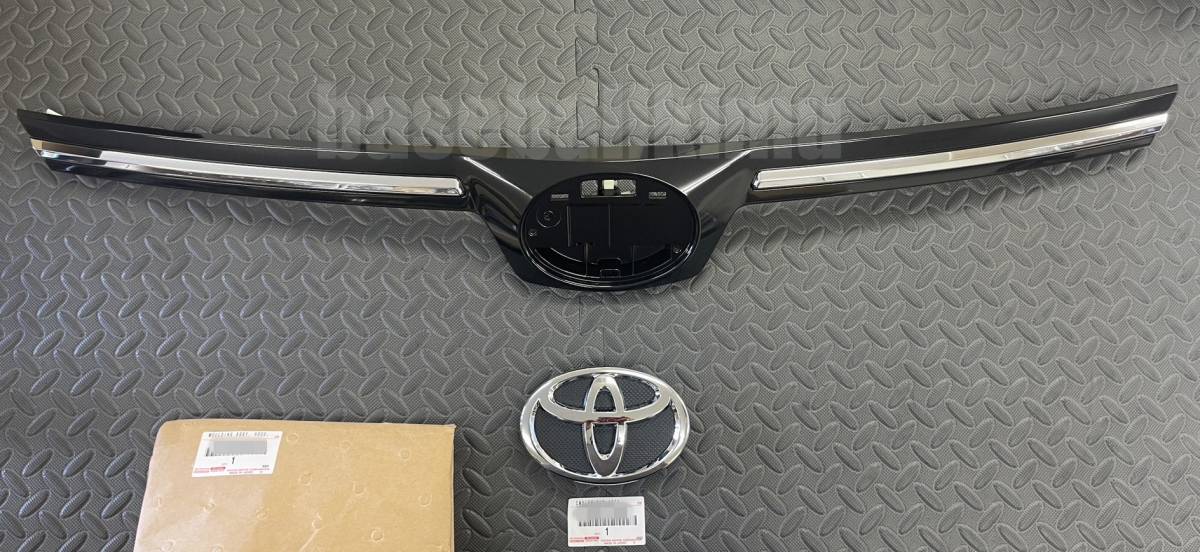 ■新品■トヨタ純正80系 ヴォクシー 前期 フロントグリル ボンネットフード トヨタエンブレム付き拍卖