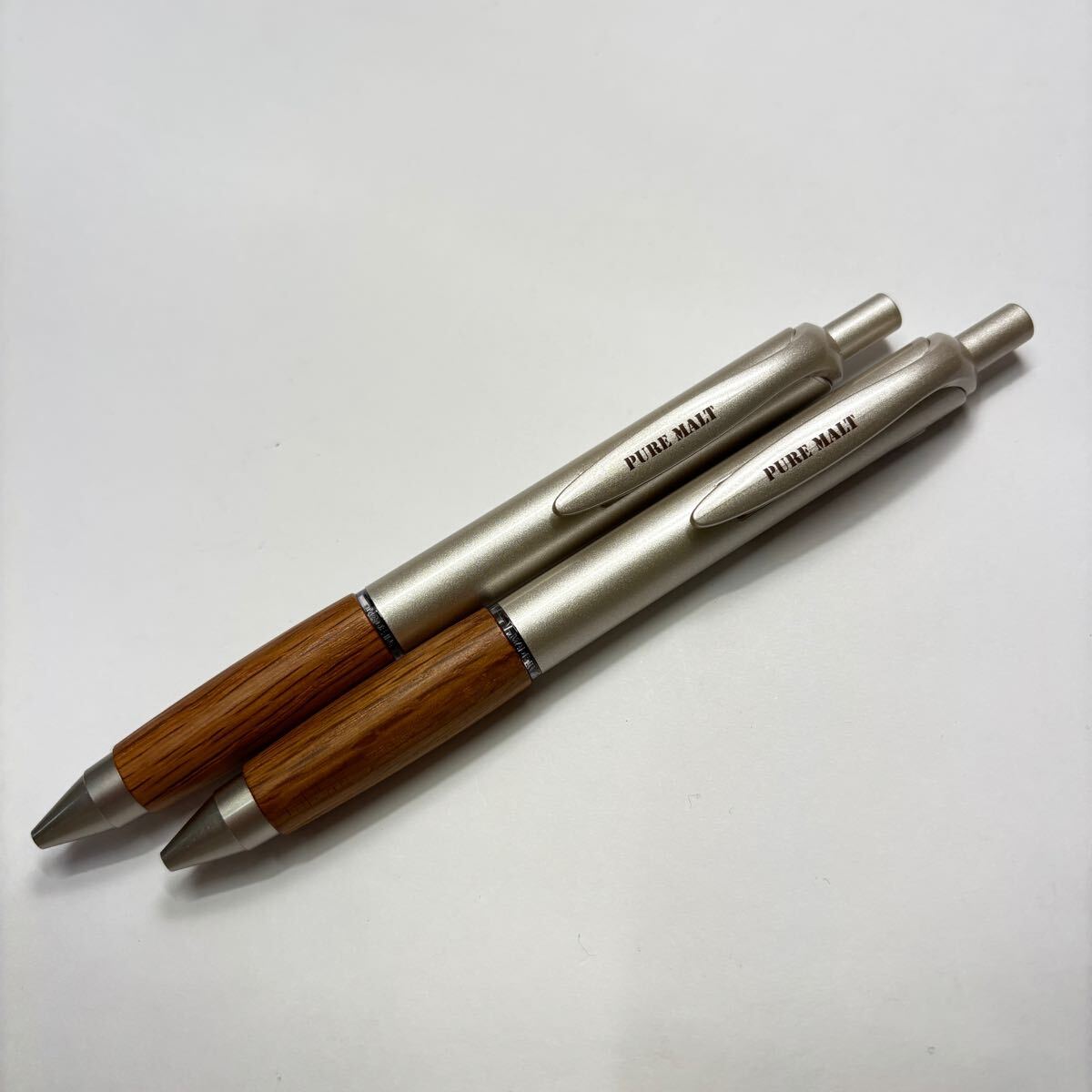 【新品未使用】文具店在庫品 三菱 ピュアモルト ボールペン0.5mm 2本セット ゲルインク ナチュラル 362拍卖