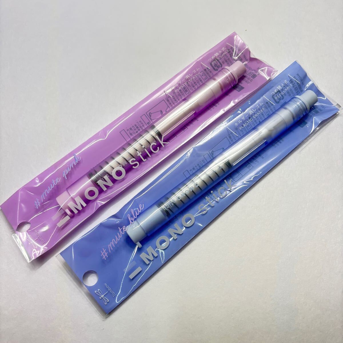 【新品未使用】【限定色】文具店在庫品 トンボ ペン型ホルダー消しゴム モノスティック 2本 ミュートピンク、ブルー 436拍卖