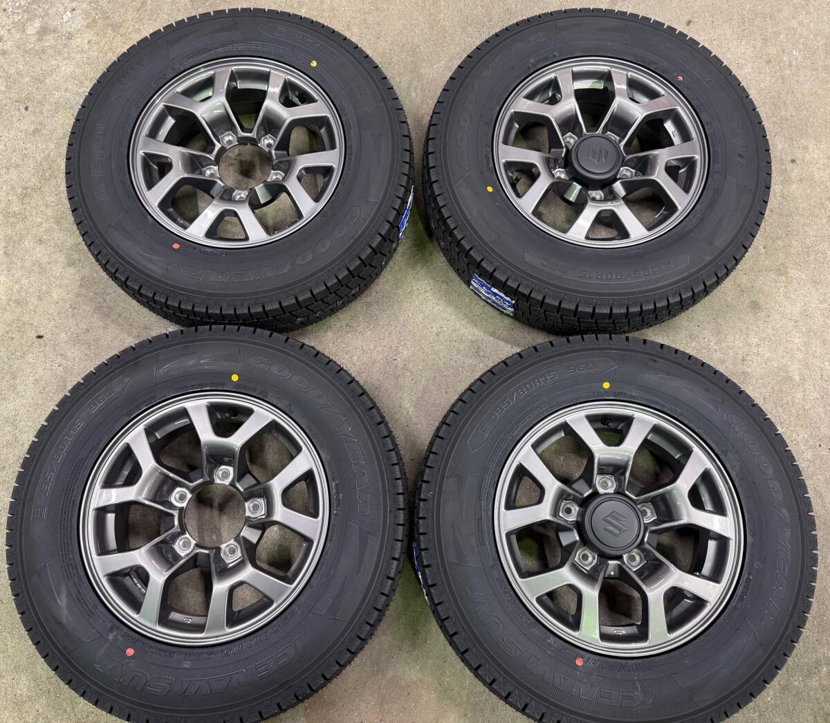 スズキ ジムニー シエラ 純正 15インチ 中古 グッドイヤー アイスナビ SUV 24年 タイヤ新品 スタッドレスタイヤホイール4本セット ノマド拍卖