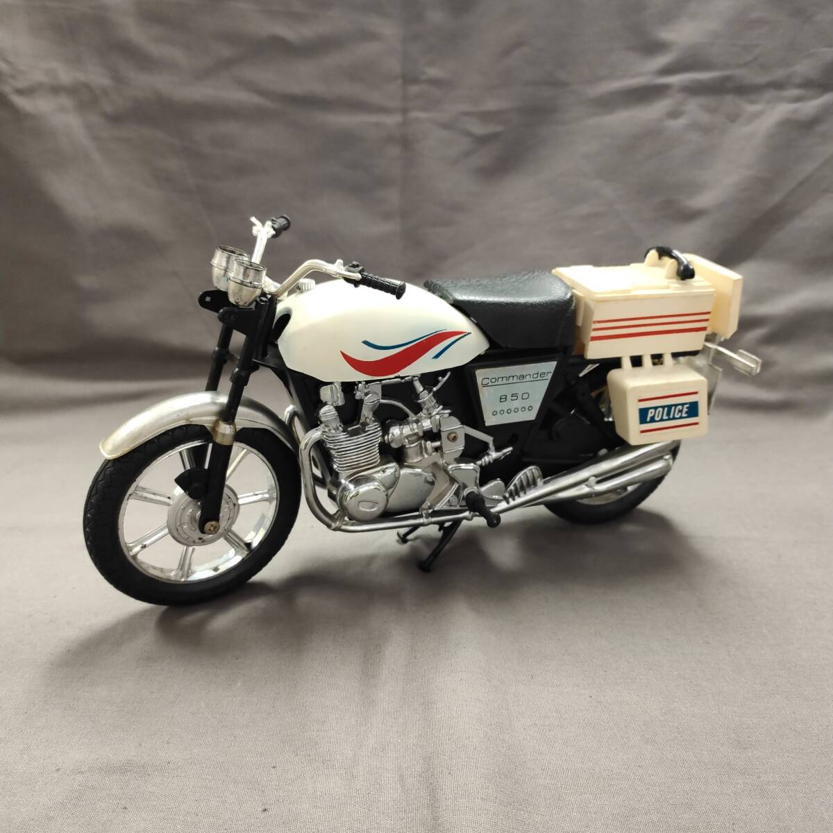 070225 GZ-07133 メーカー ブランド名不明 Commander 850 バイク 玩具 コレクション拍卖