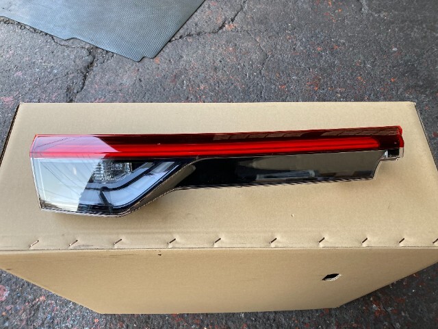 3914 ヴェゼル RV3 左テールライト 左テールランプ 左フィニッシャー 内側 拍卖