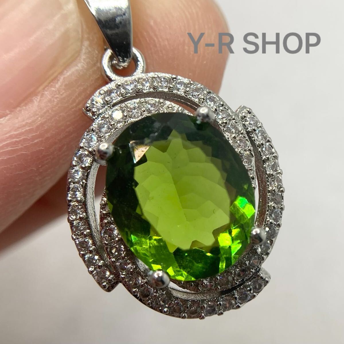 大粒ペリドットとキュービックジルコニアのゴージャスペンダントトップ★レディースネックレスシルバー925刻印カラーストーン新品宝石Y-R拍卖