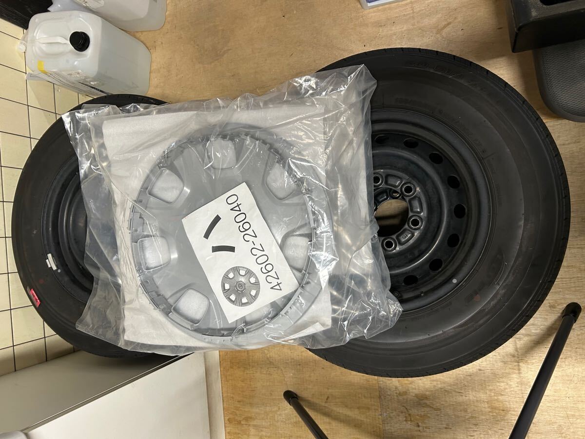 トヨタ ハイエース 純正ホイールタイヤ 中古品 ホイールキャップ新品 42602-26040 195/80-R15拍卖
