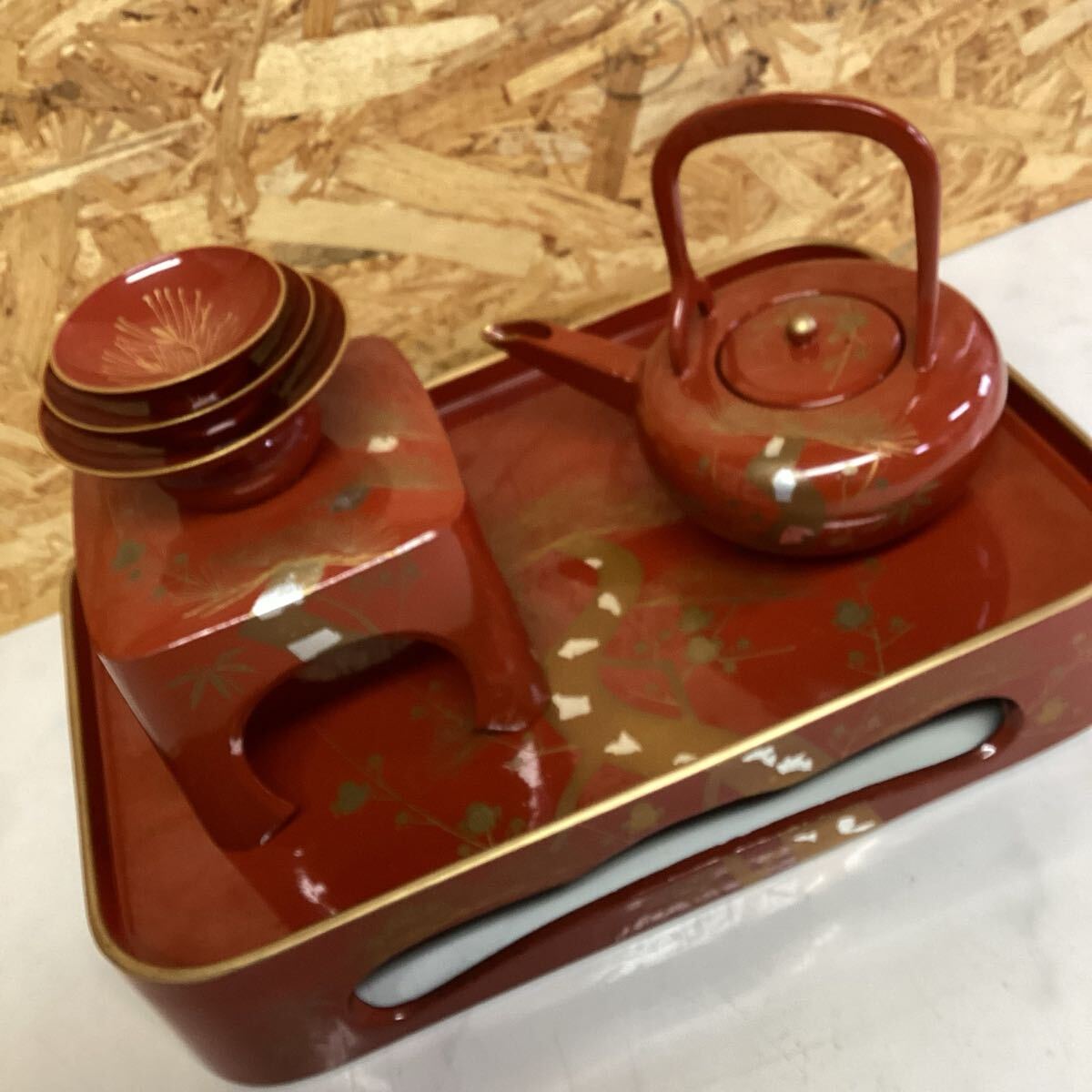 お屠蘇セット 朱塗り お正月 お祝い 伝統的 酒器 漆器 盃台付き (F79)拍卖