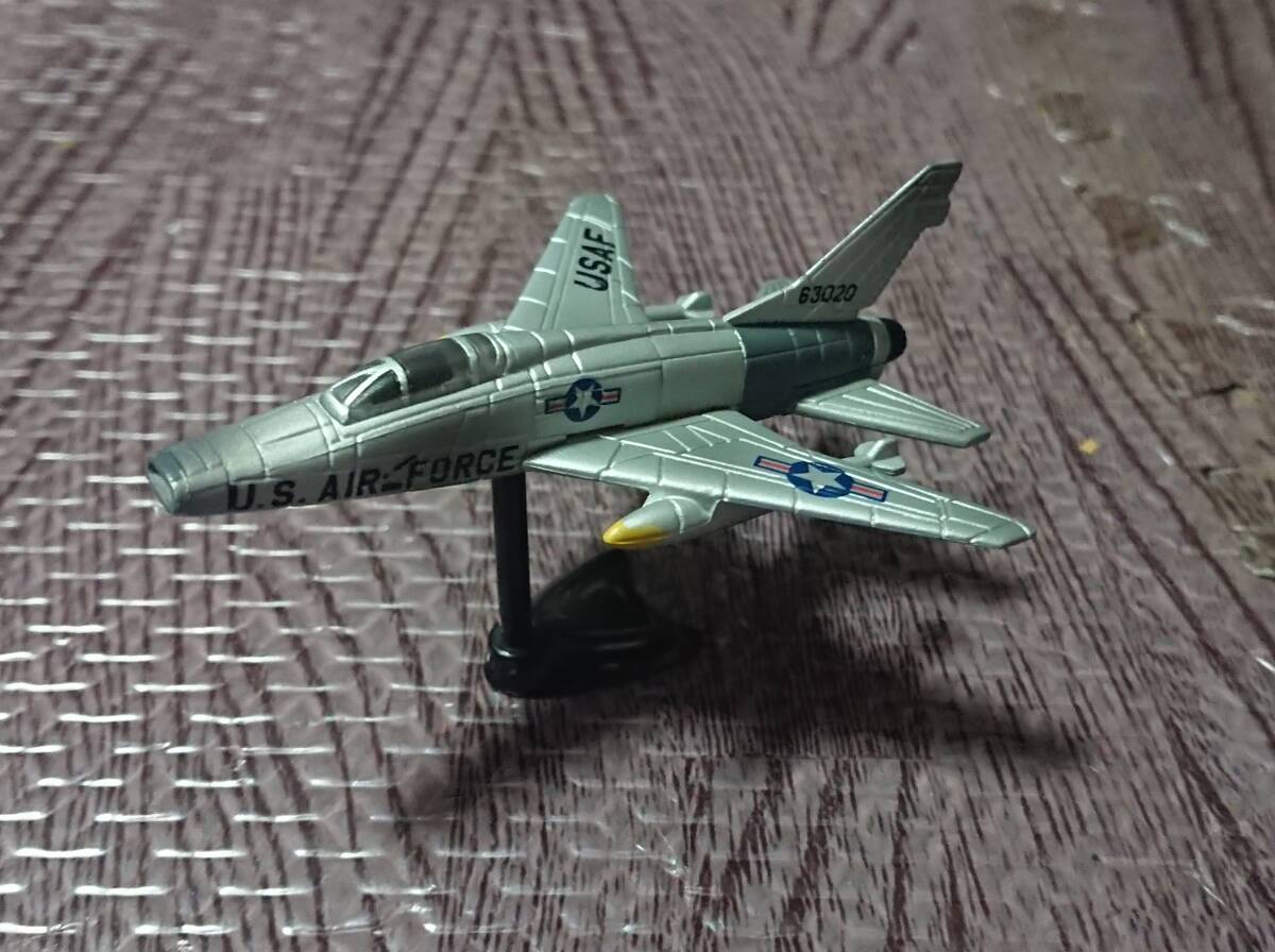 フルタ チョコエッグ ノースアメリカン F-100D スーパーセイバー 戦闘機拍卖