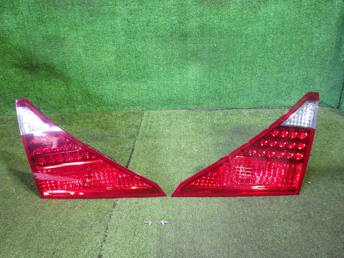 ◆ トヨタ ヴェルファイア ANH20 【 リアフィニッシャー テールランプ 内側 左右 】KOITO 58-31 取付部折れ/破片有り 中古 A157 2J18-3 ◆拍卖