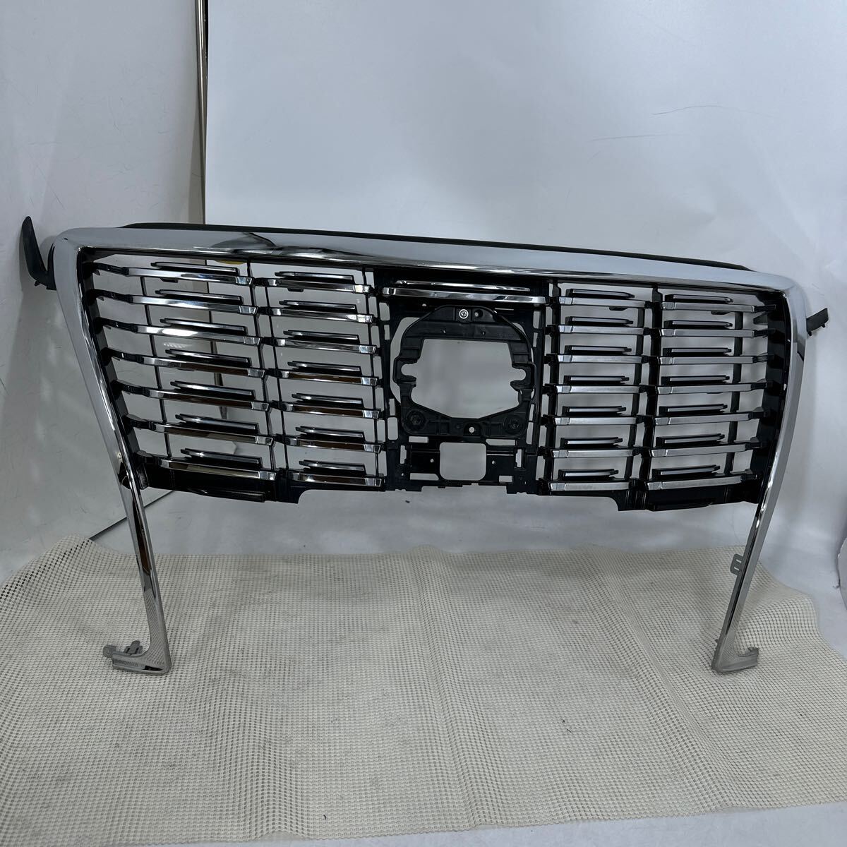 M27-1-6 クラウン ロイヤル GRS210 GRS211 フロントグリル  53101-30A60拍卖