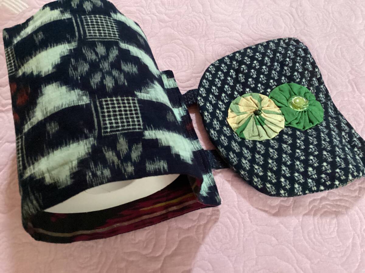 トイレット ペーパーホルダー かすり 銘仙 ボタン 木綿 古布 久留米絣 ハンドメイド 手づくり インテリア拍卖