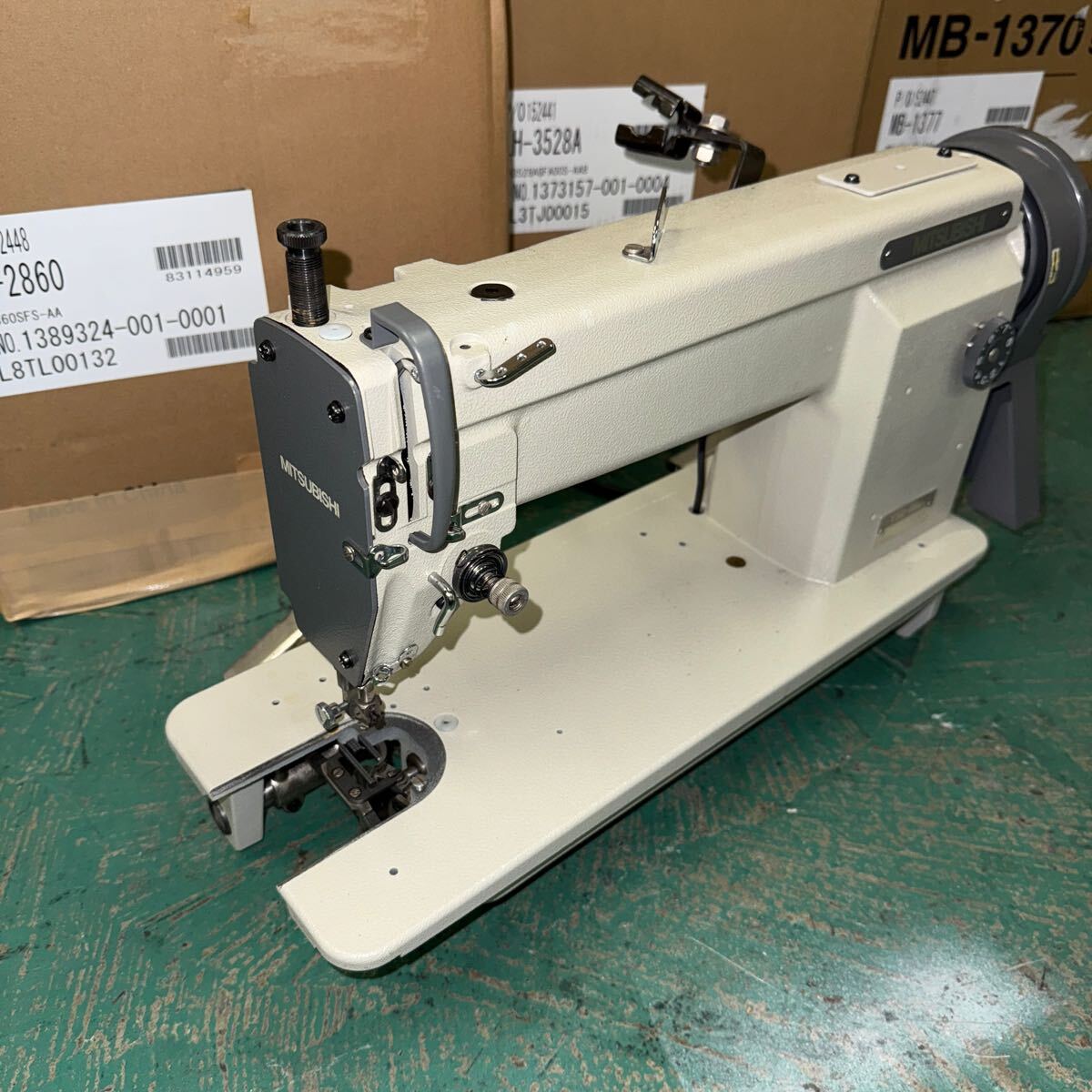 25021114 MITSUBISHI ミツビシ YS2-8821本縫いミシン 工業用ミシン拍卖