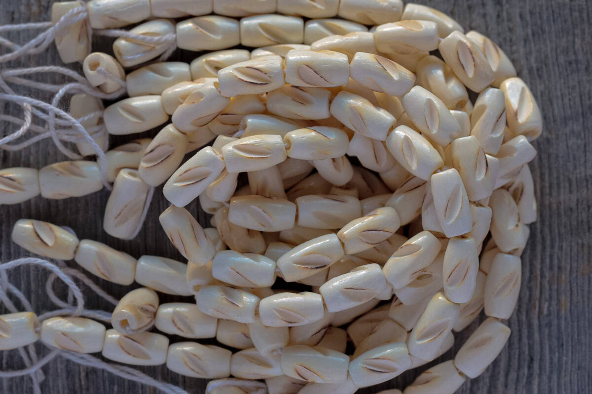 *Carving bone beads拍卖