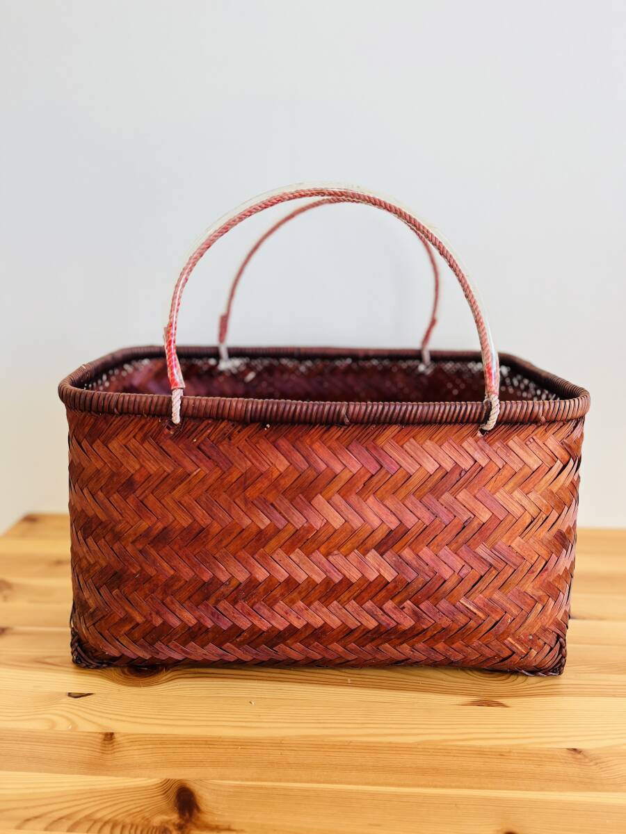 日本製 民藝工芸品 手作品 持ち手付き茶色竹籠 お買い物かご 拍卖