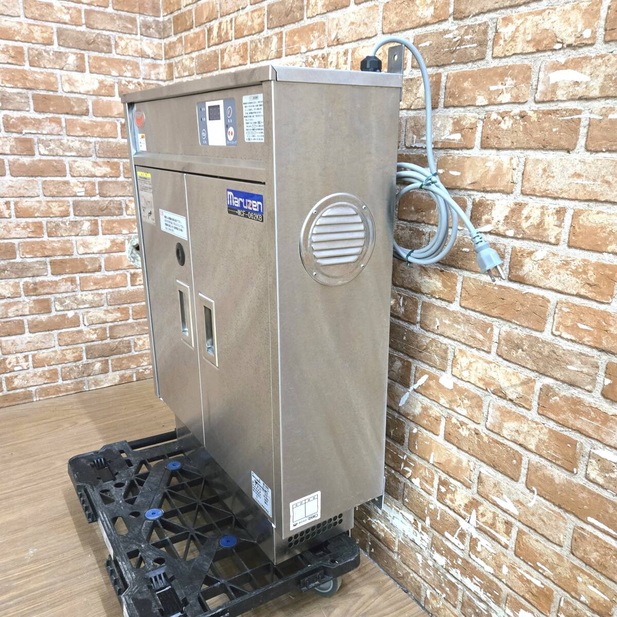 ◆◇*5b014 MARUZEN マルゼン 包丁まな板殺菌庫 MCF-062KB 2022年製 100V 業務用 包丁10本 動作保証品♪◇◆拍卖