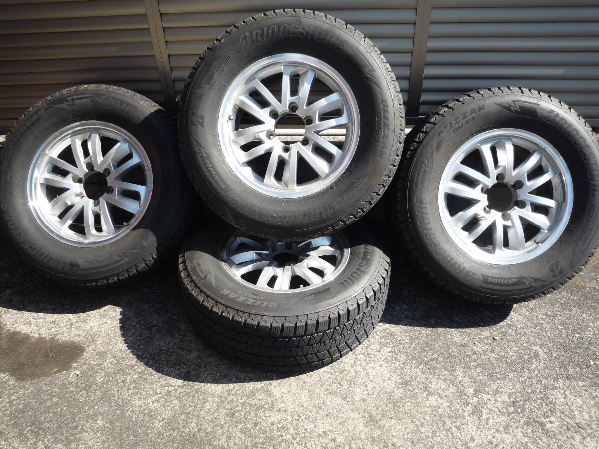 プラド サーフ ハイラックス 17インチスタッドレスタイヤ 265/65R17 個人宅は配達不可の為営業所止め拍卖