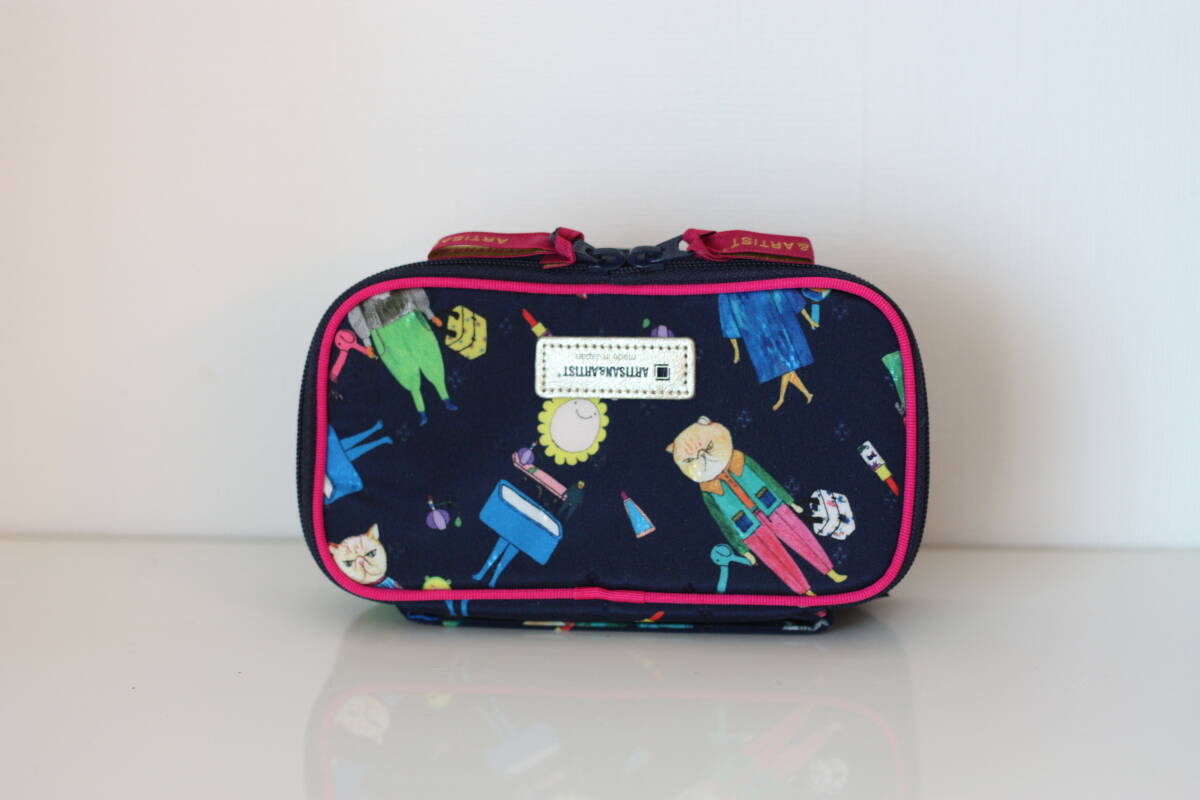 Artisan & Artist アルティザン アーティスト 猫 メイクポーチ ネイビー マンナイン キャッツ 拍卖