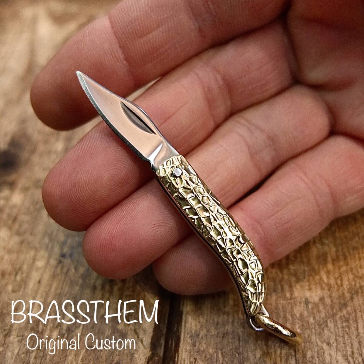 新品 真鍮無垢 ピーナッツ ナイフ ブラス製 チャーム ネックレス ペンダント アウトドア キャンプ ソロキャンプ フィッシング キーホルダー拍卖