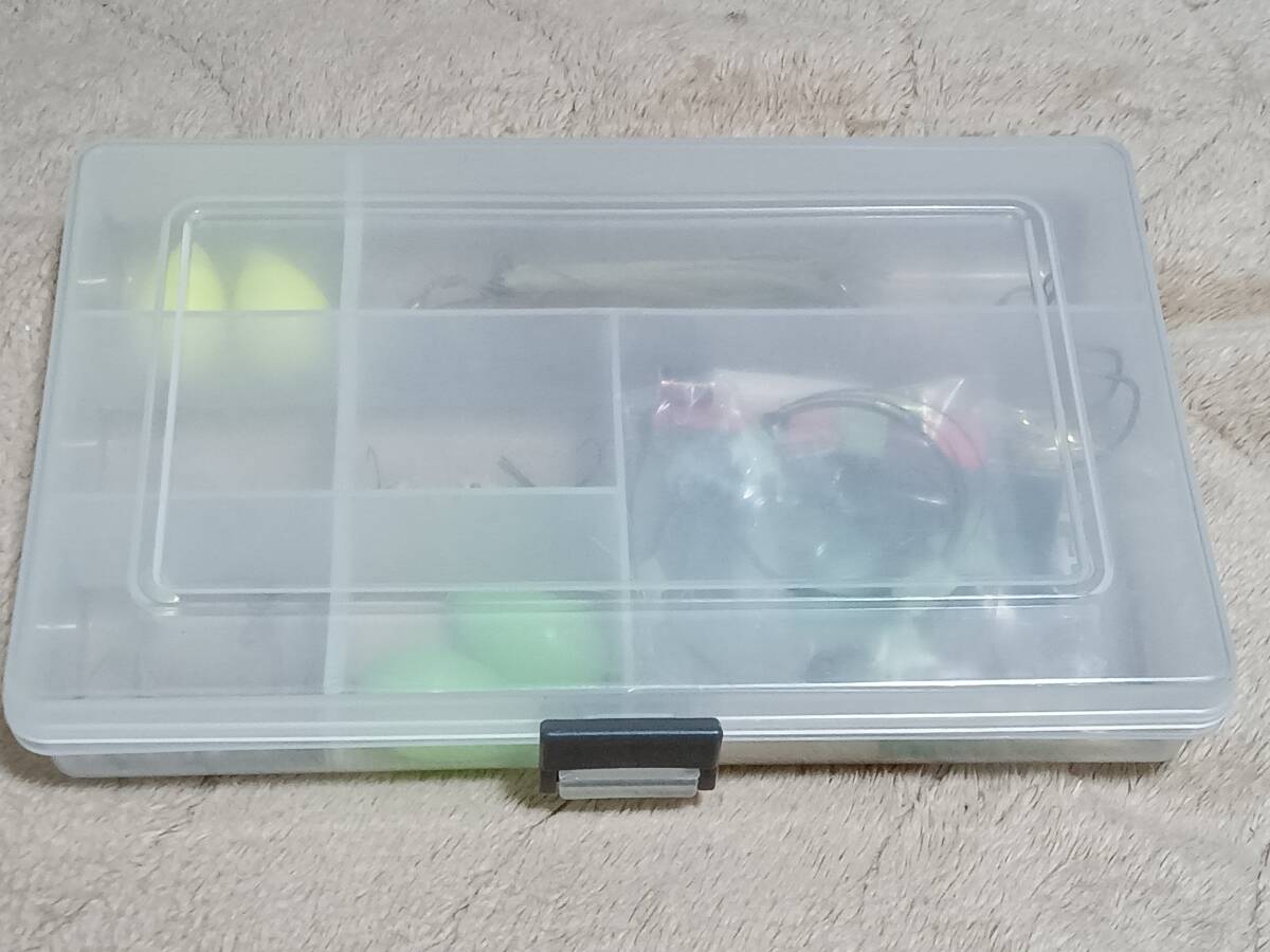 釣具 色々のセット 太刀魚用針、割ビシ、ヨリ戻し、他 未使用品と中古品拍卖