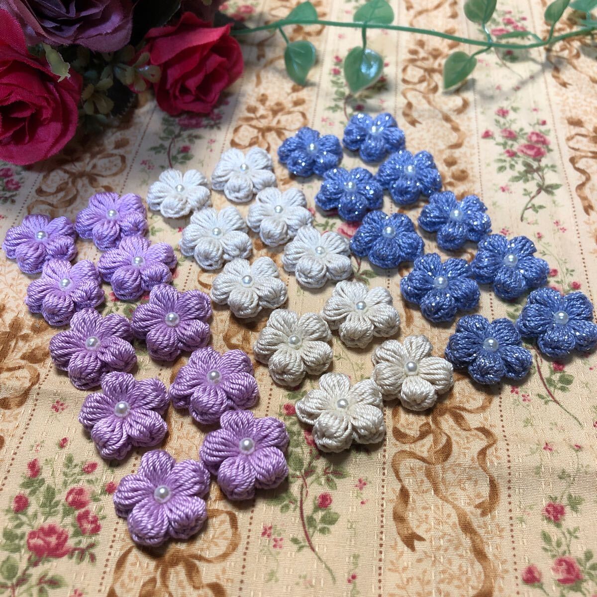(No.21)☆ハンドメイド☆ぷっくりお花ミニ【3色】30枚 モチーフ パーツ等に拍卖