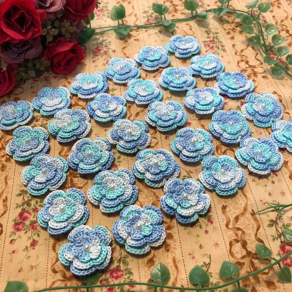 (No.224)☆ハンドメイド☆3重お花(^^)30枚【ミックス】モチーフ パーツ等に 編み重ねタイプ拍卖