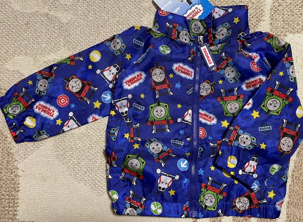送料込み!! 新品未使用 タグ付き 80 機関車トーマス 人気の総柄!! ウィンドブレーカージャケット ブルー(濃) 即決拍卖