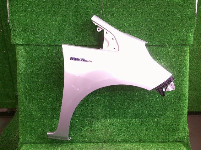 4kurudepa H25年 フィット DAA-GP1 右 フロント フェンダー 60211-TF0-J10ZZ シルバー NH700M GP4 GE6 GE7拍卖