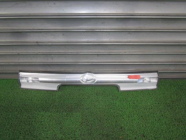 タント DBA-L375S テールガーニッシュ リアフィニッシャーパネル 81005-B2020 イチコー D068 /42343拍卖