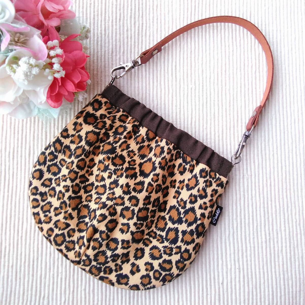 ハンドメイド 持ち手付きバネポーチ 豹柄 ブラウン拍卖
