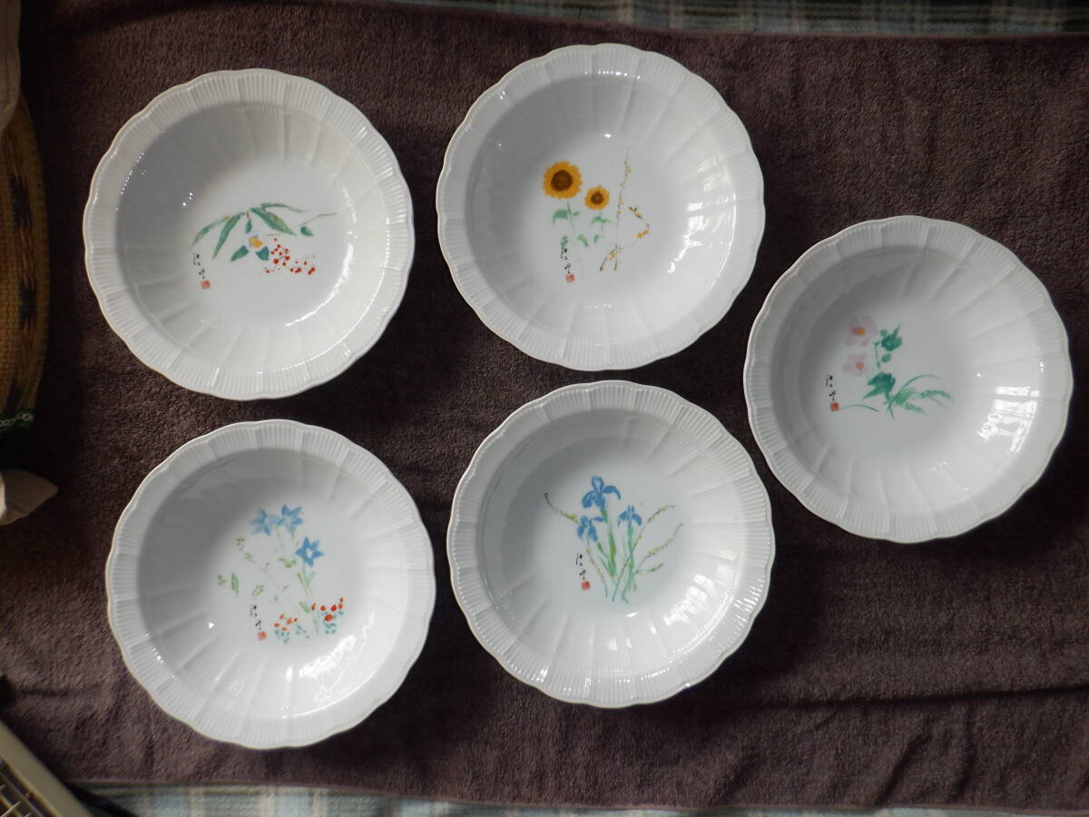 有田焼 有雅作 23.5cm深皿 花の絵柄 5枚組 スプーン付き 未使用品 元箱入り拍卖