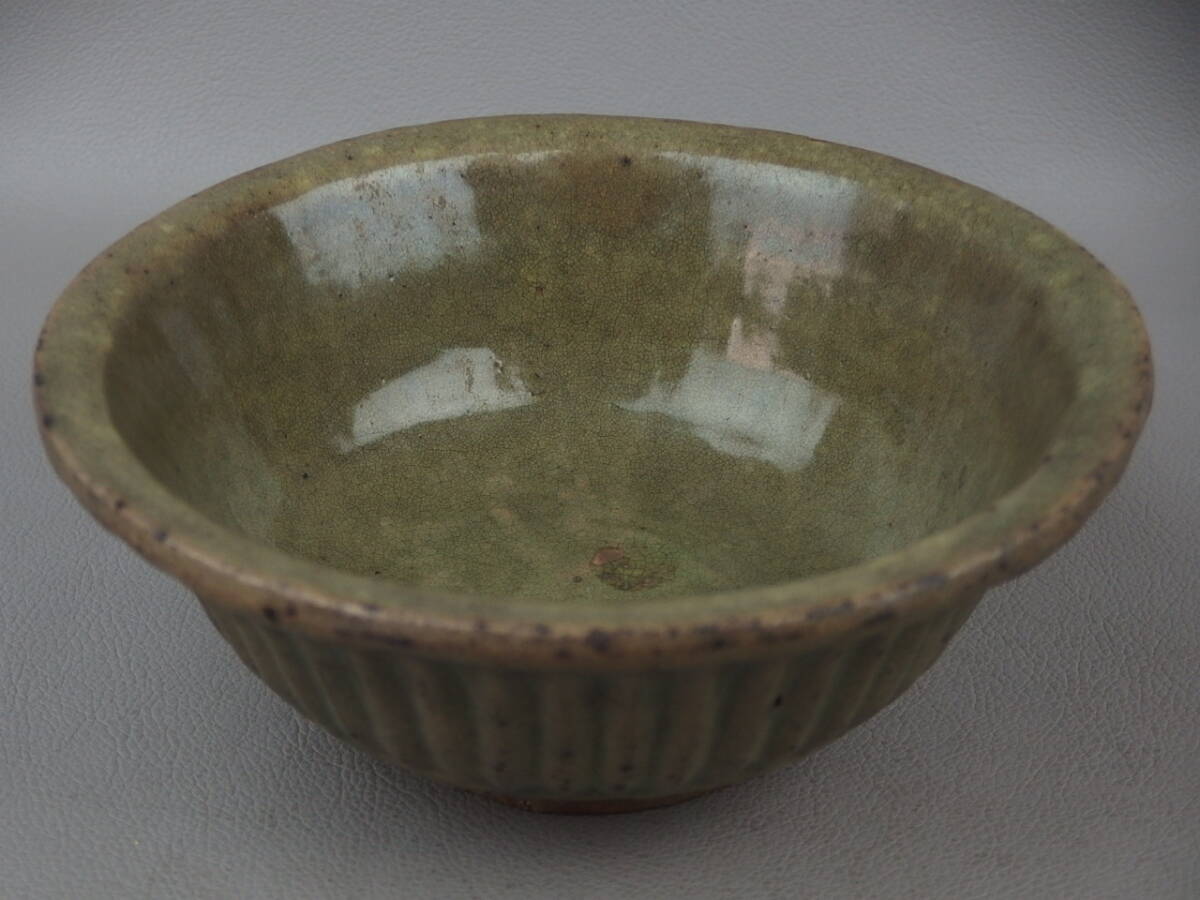 【骨董・茶道具】★中国?東南アジア?高麗?李朝?★★青磁陽刻唐草文鉢 fr064ub.7 茶碗拍卖