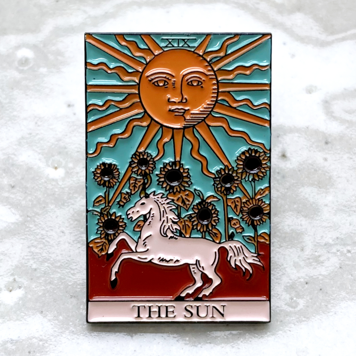 タロットカード① THE SUN 太陽 白馬とヒマワリ◆ピンバッジ ピンズ バッチ ブローチ◆占い 神秘 占星術拍卖