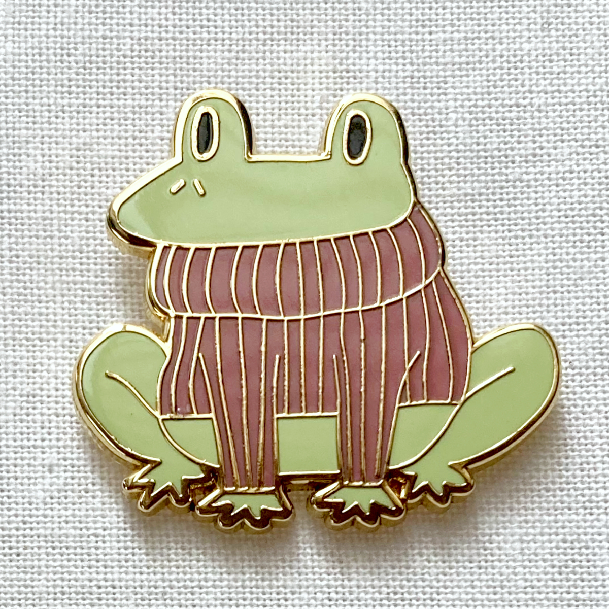 セーターを着たカエルさん ぬくぬく蛙 かわいい◆ピンバッジ ピンズ バッチ ブローチ◆ファンタジー 森 自然 生物 いきもの拍卖