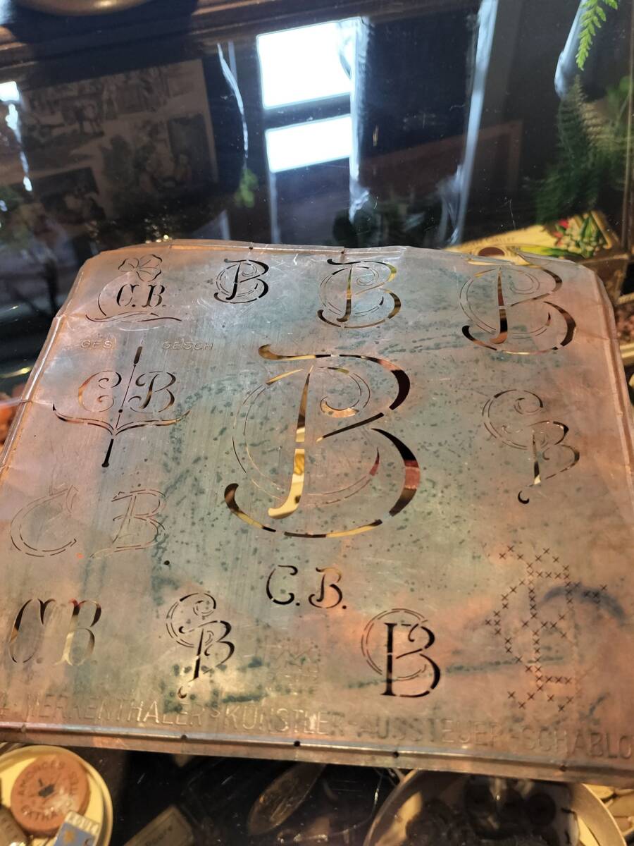 フランス アンティーク 刺繍用 大きいな モノグラム ステンシルプレート イニシャル B と CB 文房具!拍卖