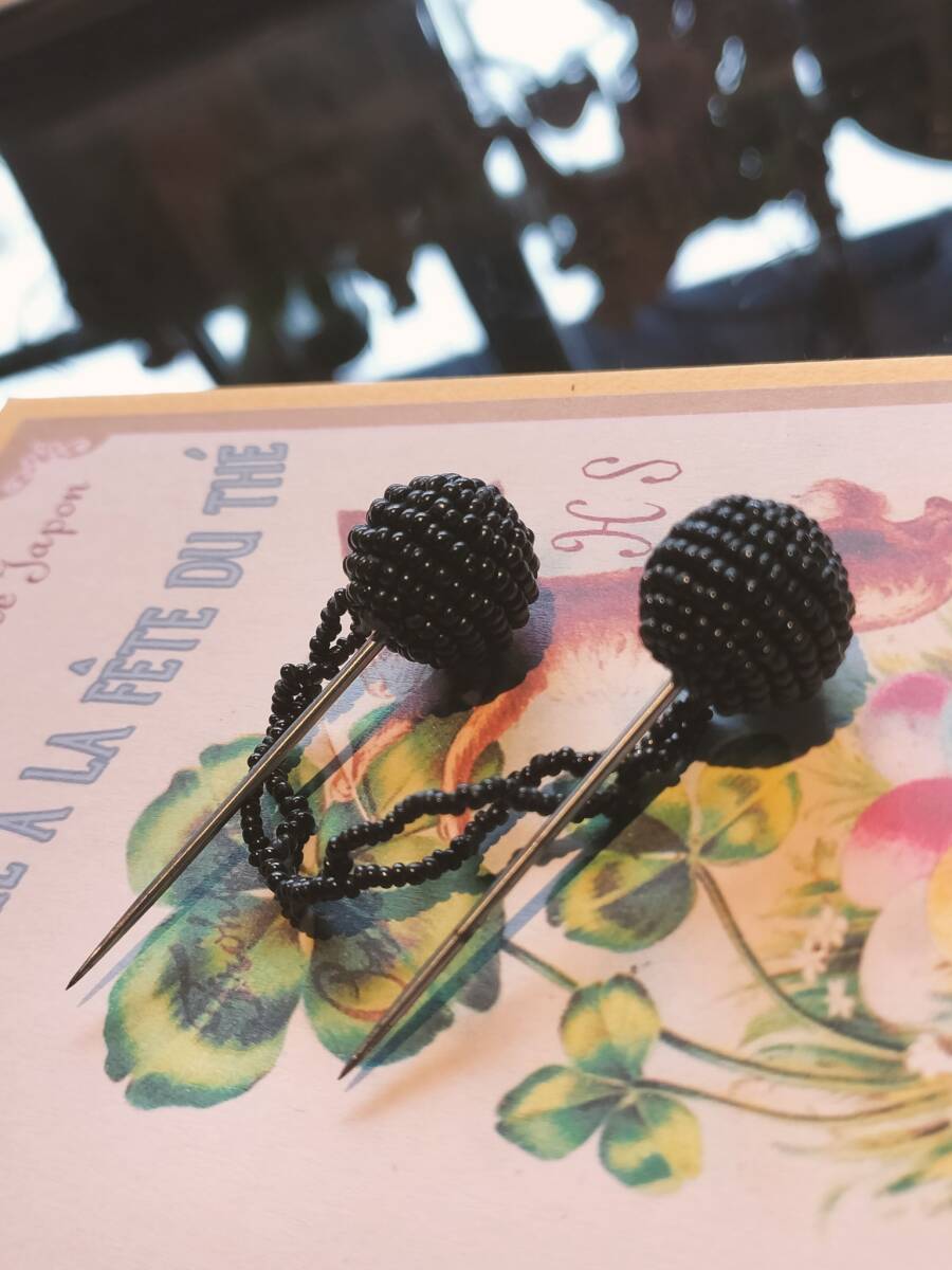 フランス アンティーク 帽子 スカーフ の ピン 黒色 ビーズ 奇麗 !拍卖