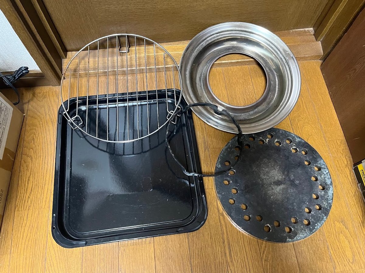 昔 キャンプ バーベキュー で集めた 天板 鉄板 グリルパン グリドル 五徳 焼き網 焼網 ジンギスカン 火鍋 (WU)拍卖