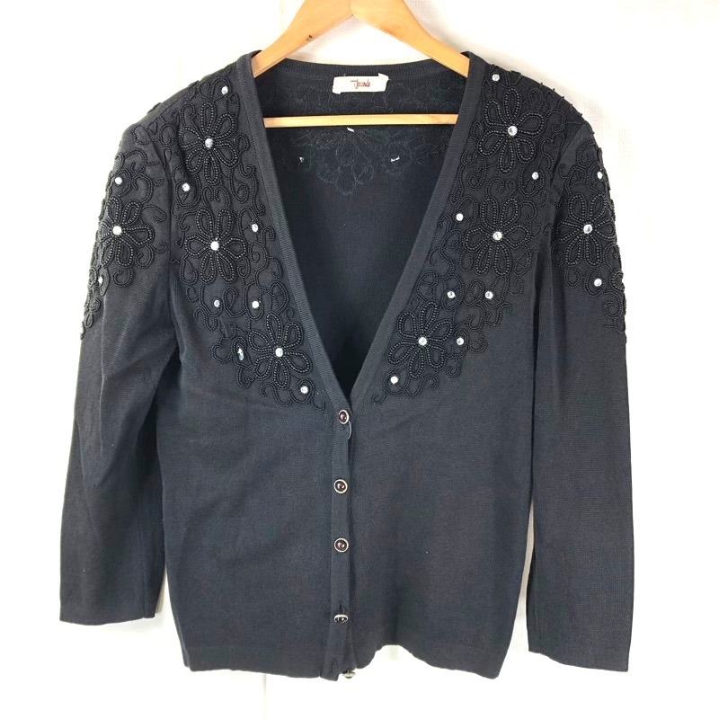 マダムジョコンダ MADAM JOCONDE カーディガン 長袖 ビジュー ビーズ 花模様 飾りボタン 綿 肩パッド 黒 Mサイズ 932631拍卖