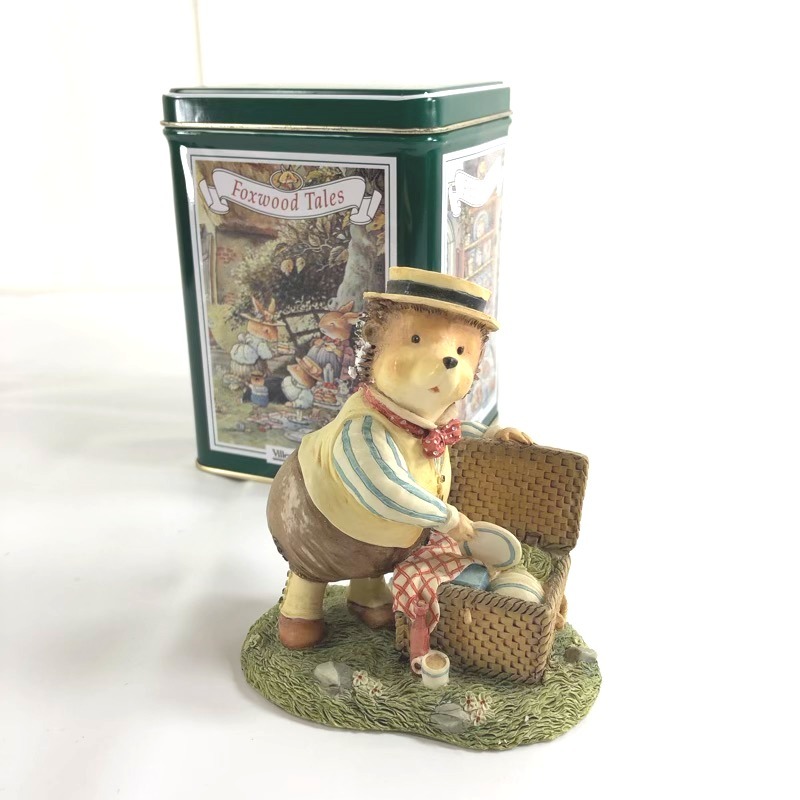 ビレロイアンドボッホ Villeroy&Boch Foxwood Tales フィギュリン ハリネズミ パパ オブジェ インテリア アンティーク 缶付き ブラウン 緑拍卖
