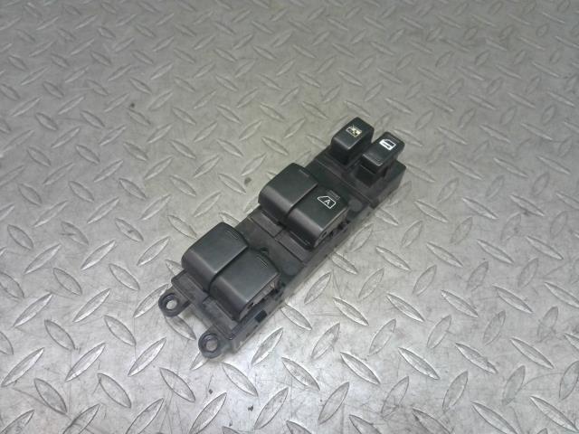 日産(NISSAN)※同梱不可※セレナ CC25 パワーウインドウスイッチ 品番 25401-1GK1A拍卖