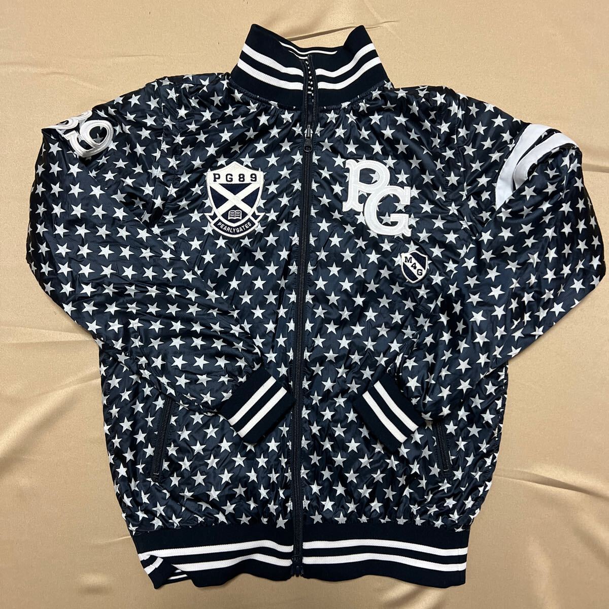 極美品パーリーゲイツ スター星柄 4WAYリバーシブルブルゾン スニード 中綿キルティングジャケット GOLF ジップジャケット拍卖
