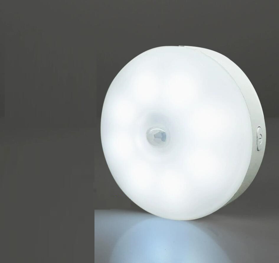 人気品人感センサーライト LED 屋内室内 USB充電 ナイトライト 階段玄関廊下 トイレ クローゼット 物置工事不要配線不要 マグネット拍卖