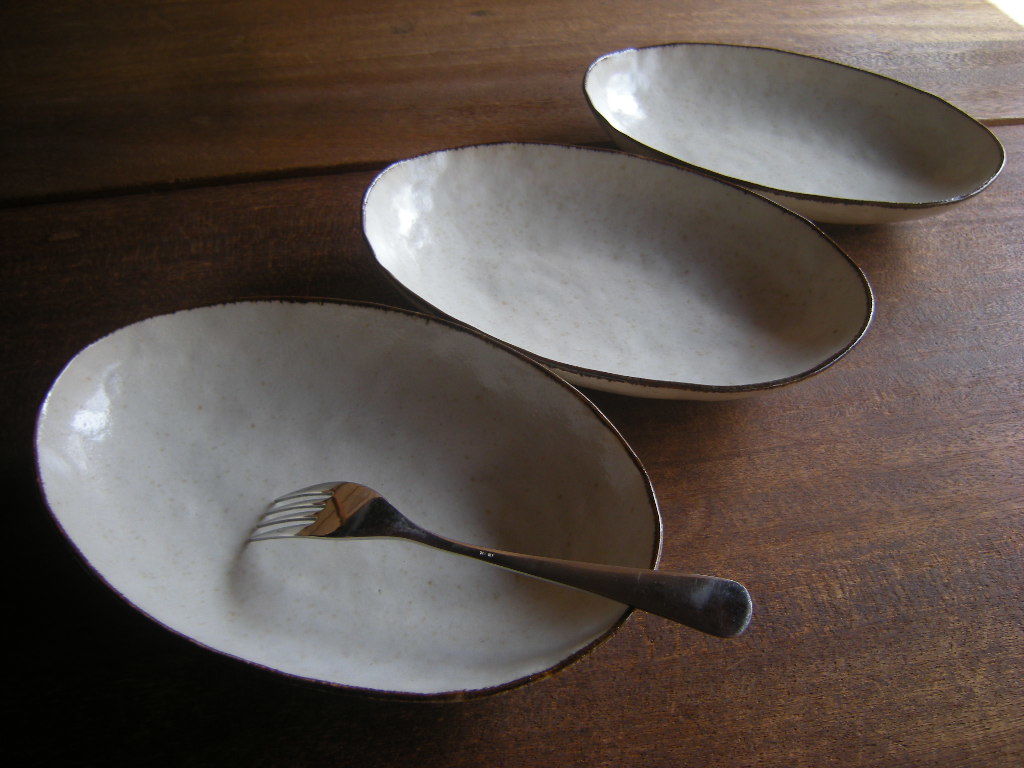 睦◎美濃焼【新品・未使用】粉引釉 茶渕 ボートプレート 大楕円(24.5㎝x16㎝x5㎝)1枚から *人気うつわ*高級うつわ*拍卖