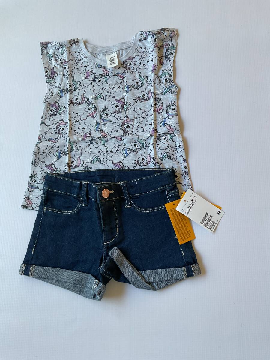 タグ付未使用品】H&M 半袖tシャツ と デニム ショートパンツ セット サイズ 100/104cm 3-4歳拍卖